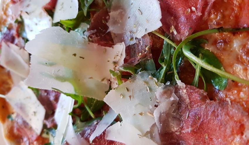 Pizza Salami im Diavolo